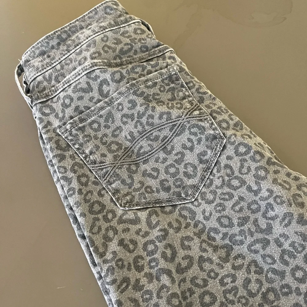 A&F - Picture 6 of 6